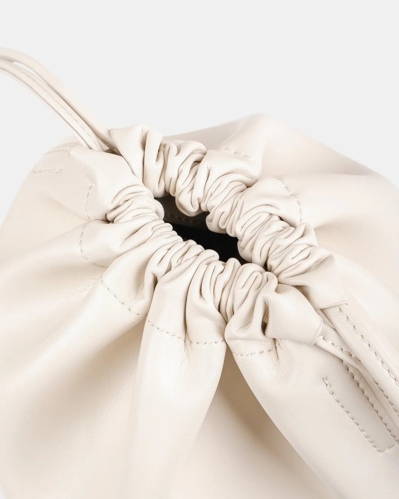【Outlet】BO Drawstring Corn Leather