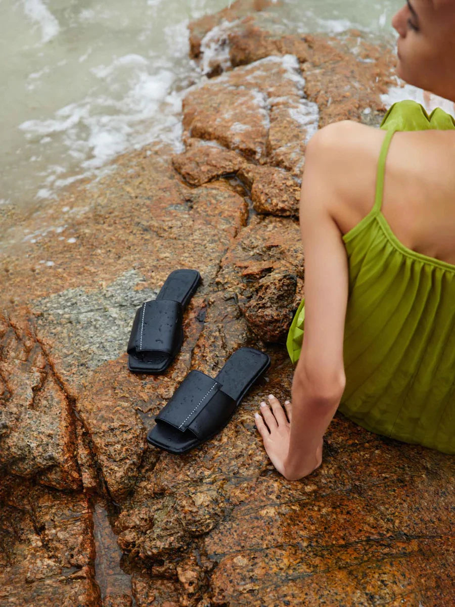 【在庫限り】Peddle Corn Leather Sandal