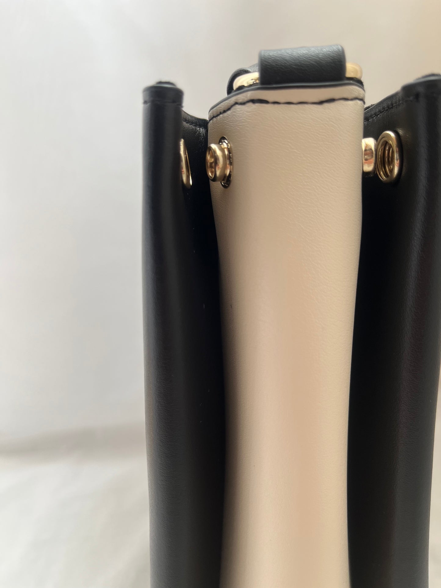 【Outlet】Mini Two-Tone Tote Corn Leather