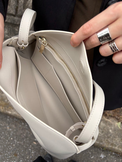 【数量限定】New Corn Leather Two-Tone Hobo 2025秋冬限定アイテム