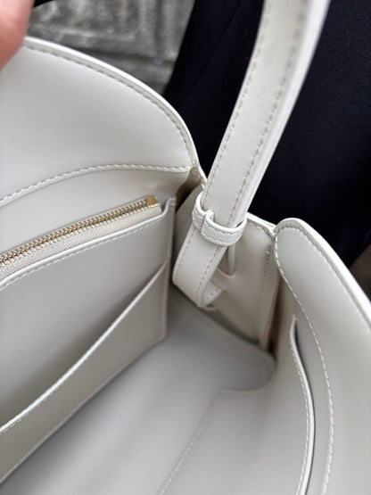 【数量限定】New Corn Leather Two-Tone Hobo 2025秋冬限定アイテム